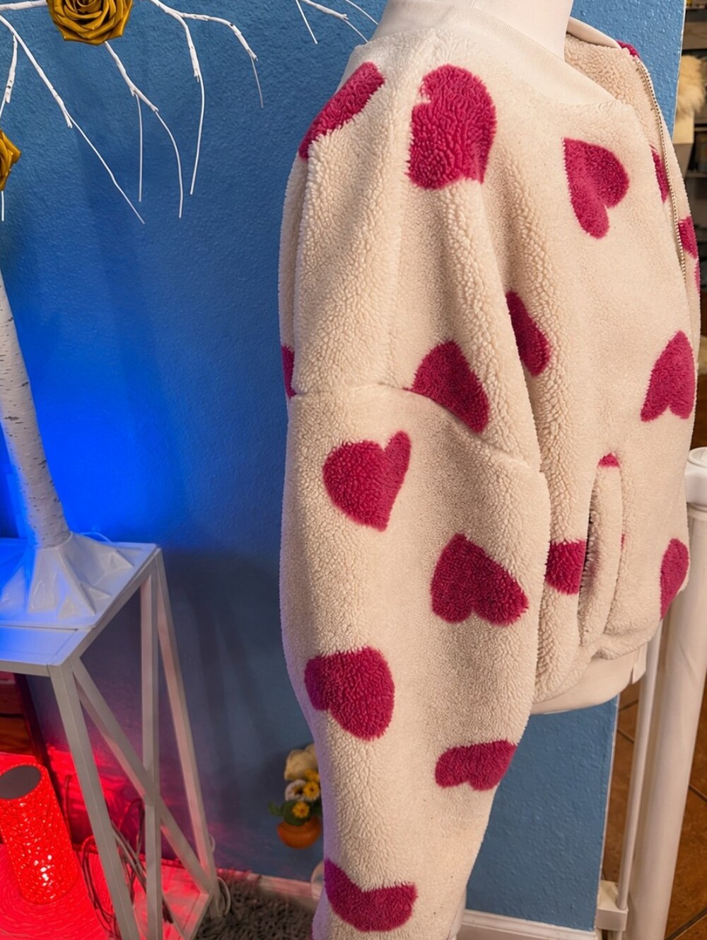 No Boundaries Cream Sherpa Zip-Up Cropped Jacket with Red Heart Print Size XL - Picture 3 of 8